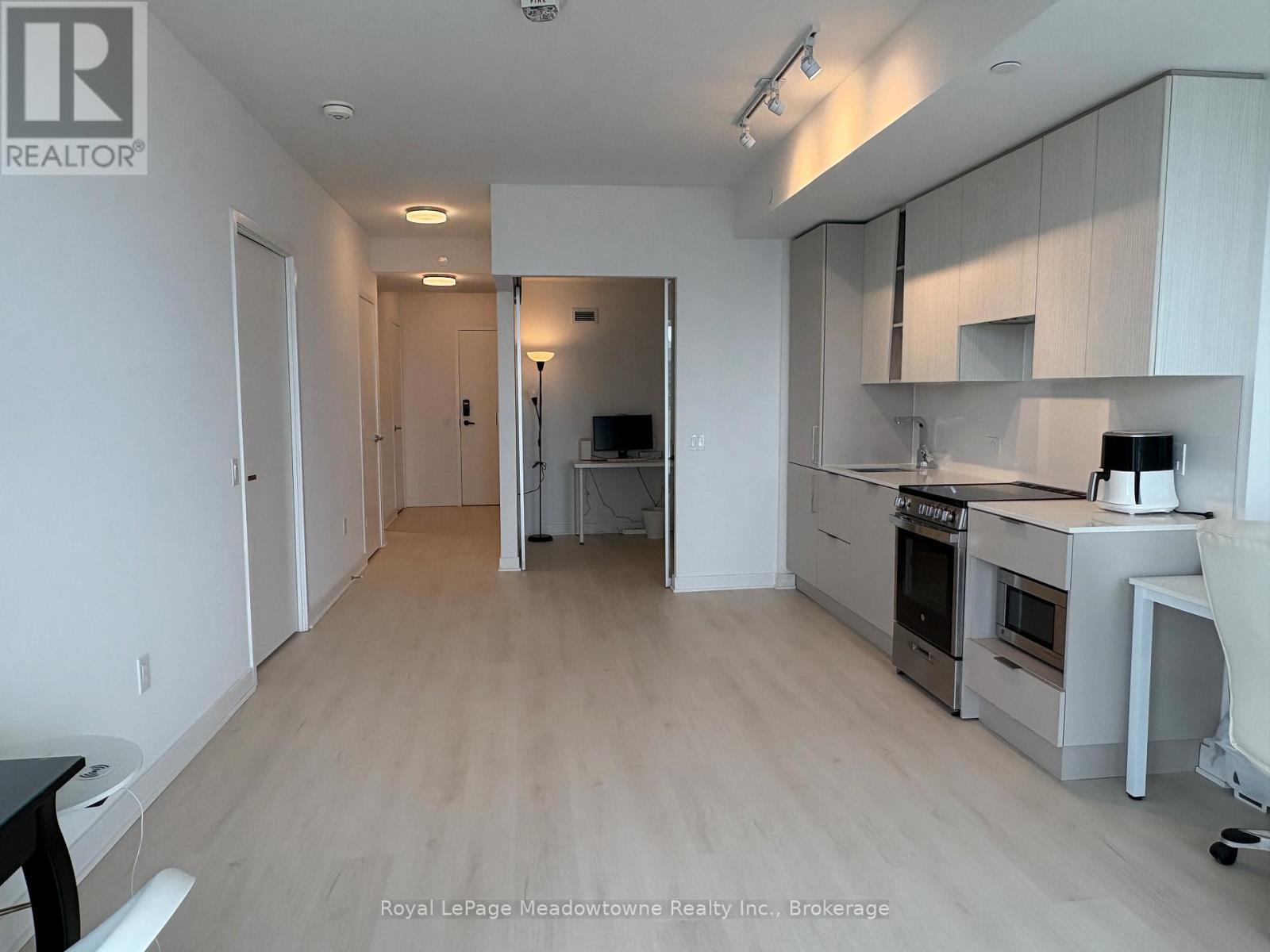 












4405 - 3900 CONFEDERATION PARKWAY E

,
Mississauga (City Centre),




Ontario
L5B0M3

