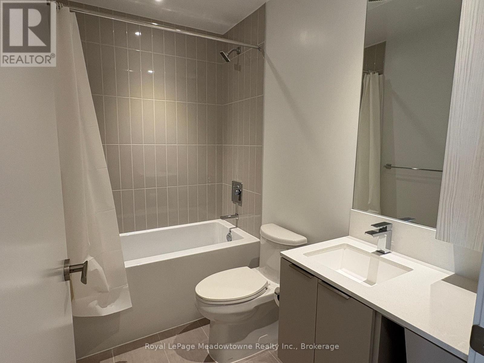 












4405 - 3900 CONFEDERATION PARKWAY E

,
Mississauga (City Centre),




Ontario
L5B0M3

