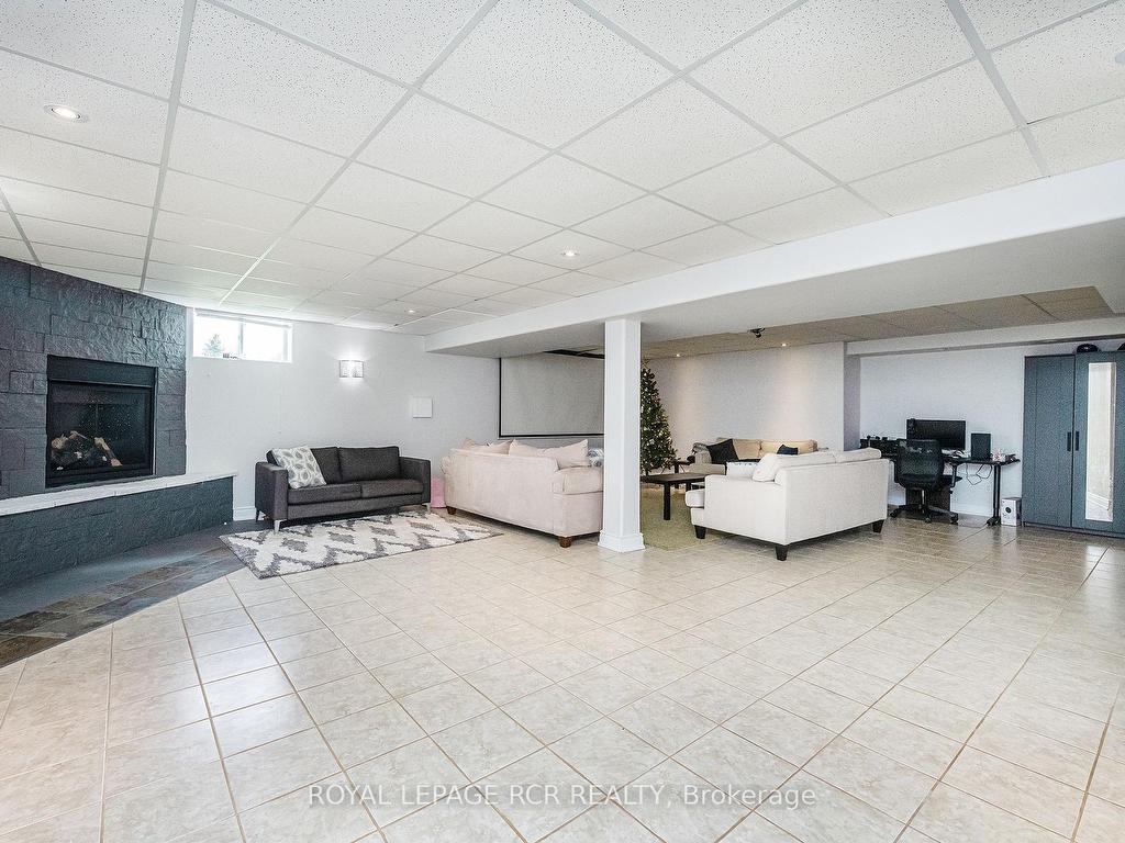 









285017


COUNTY ROAD 10

N/A,
Amaranth,




ON
L9W 0Y6

