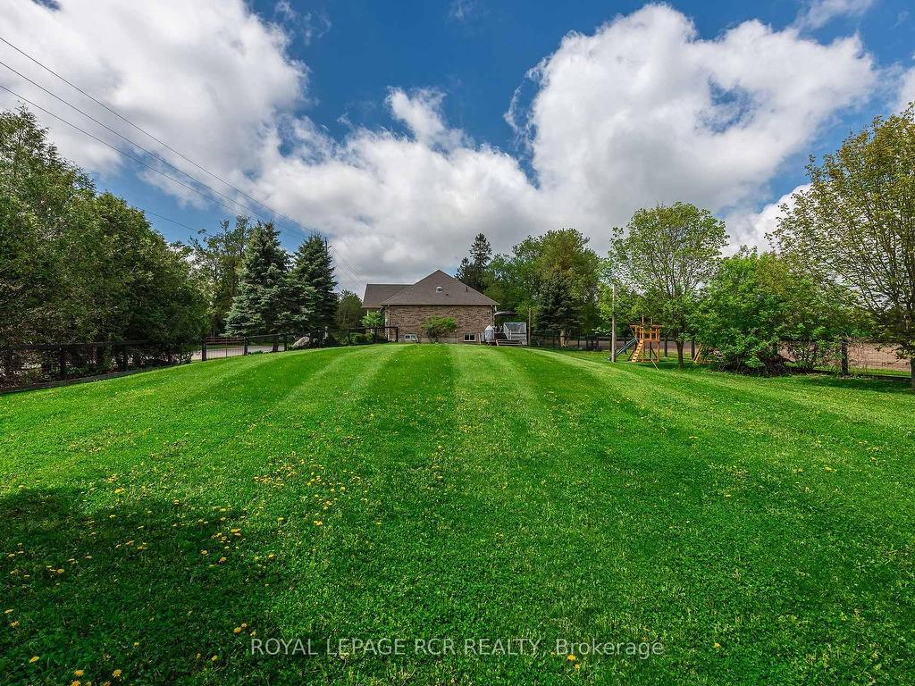 









285017


COUNTY ROAD 10

N/A,
Amaranth,




ON
L9W 0Y6

