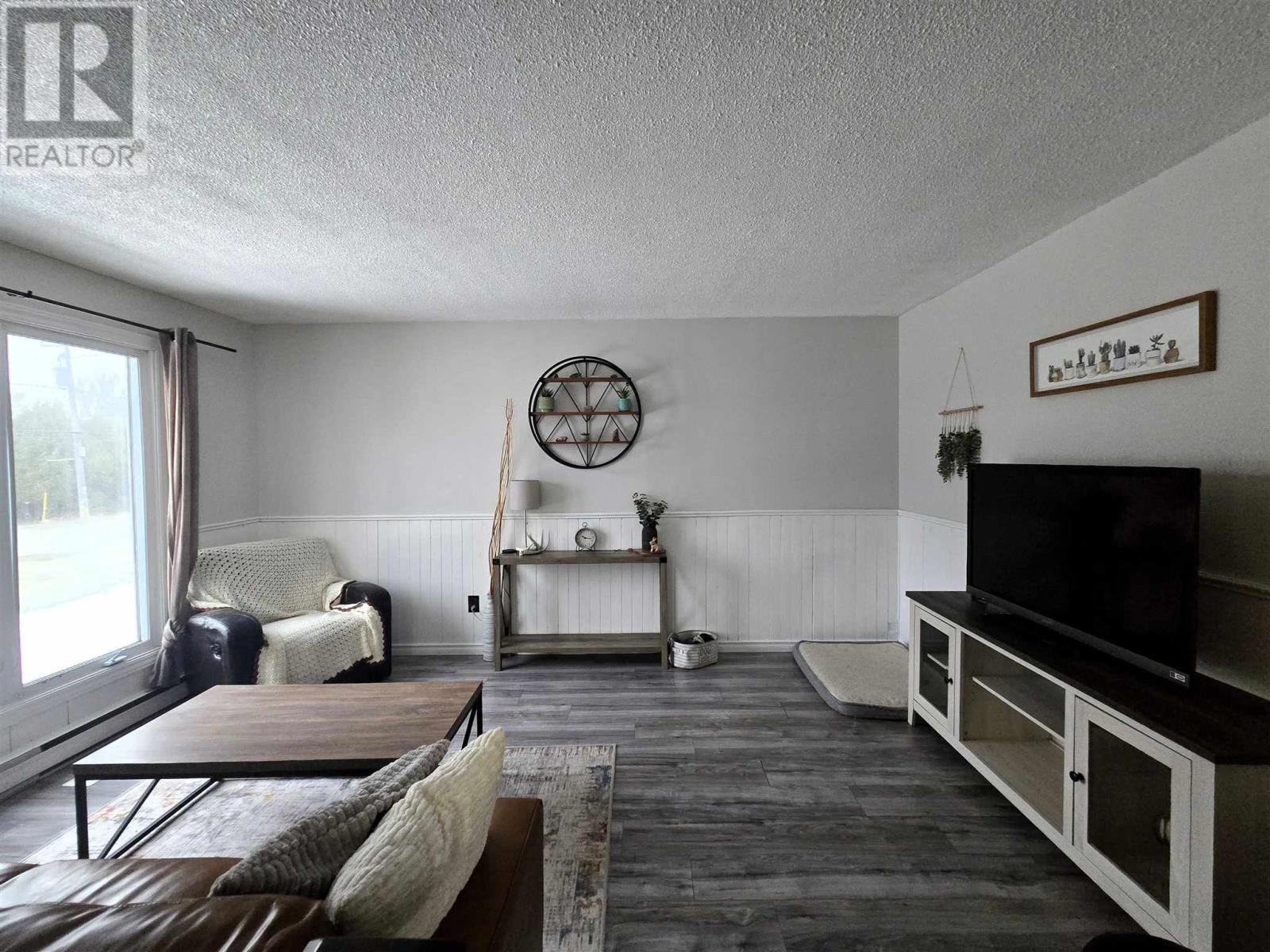 












135 Youngfox RD

,
Blind River,




Ontario
P0R1B0


