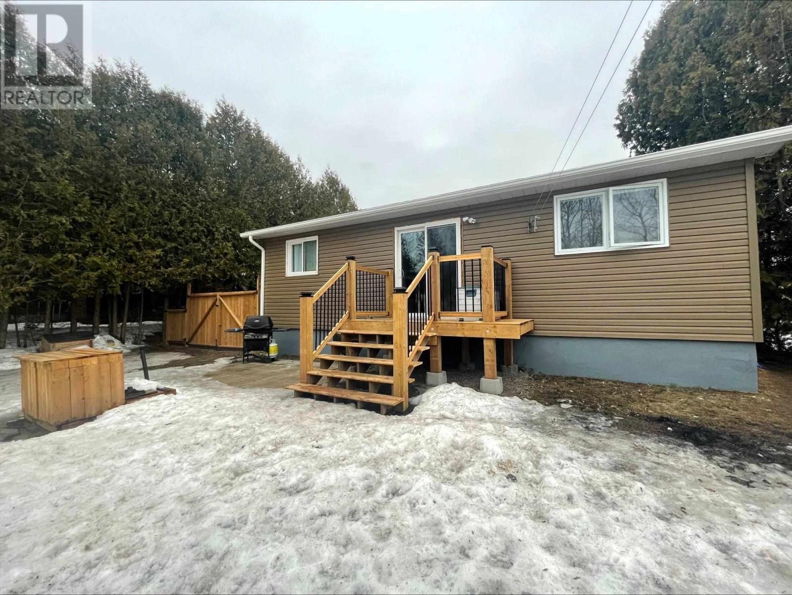 












135 Youngfox RD

,
Blind River,




Ontario
P0R1B0

