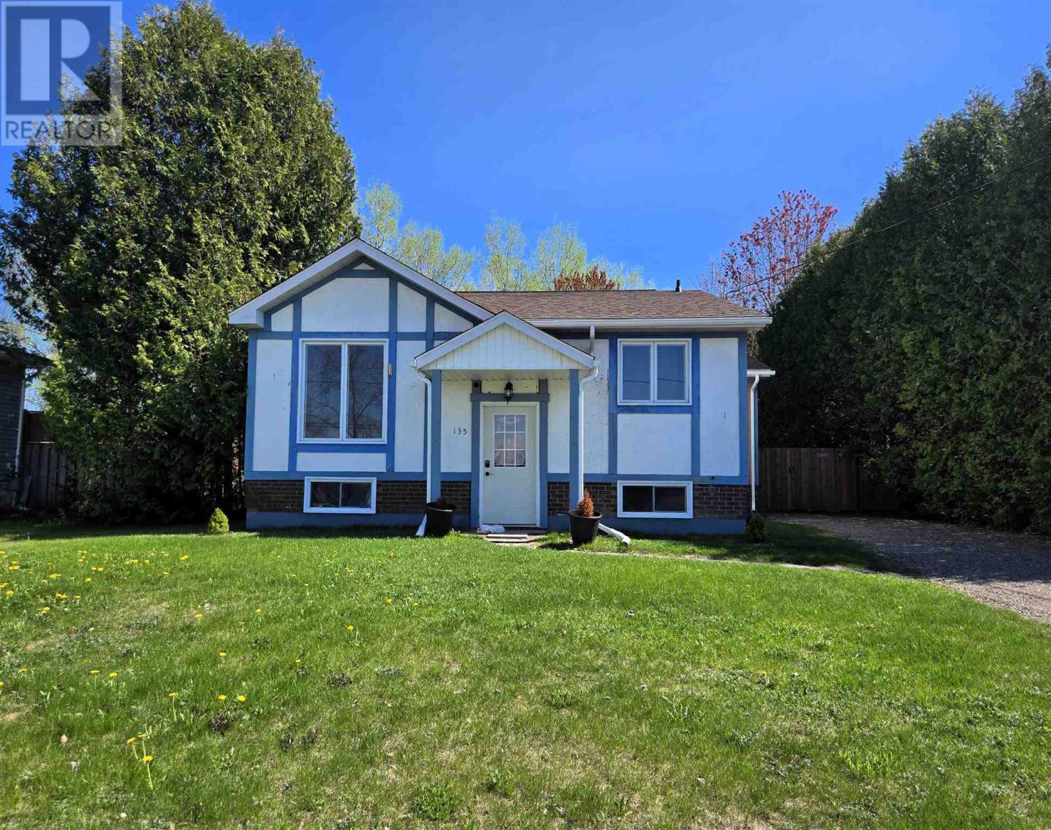 












135 Youngfox RD

,
Blind River,




Ontario
P0R1B0

