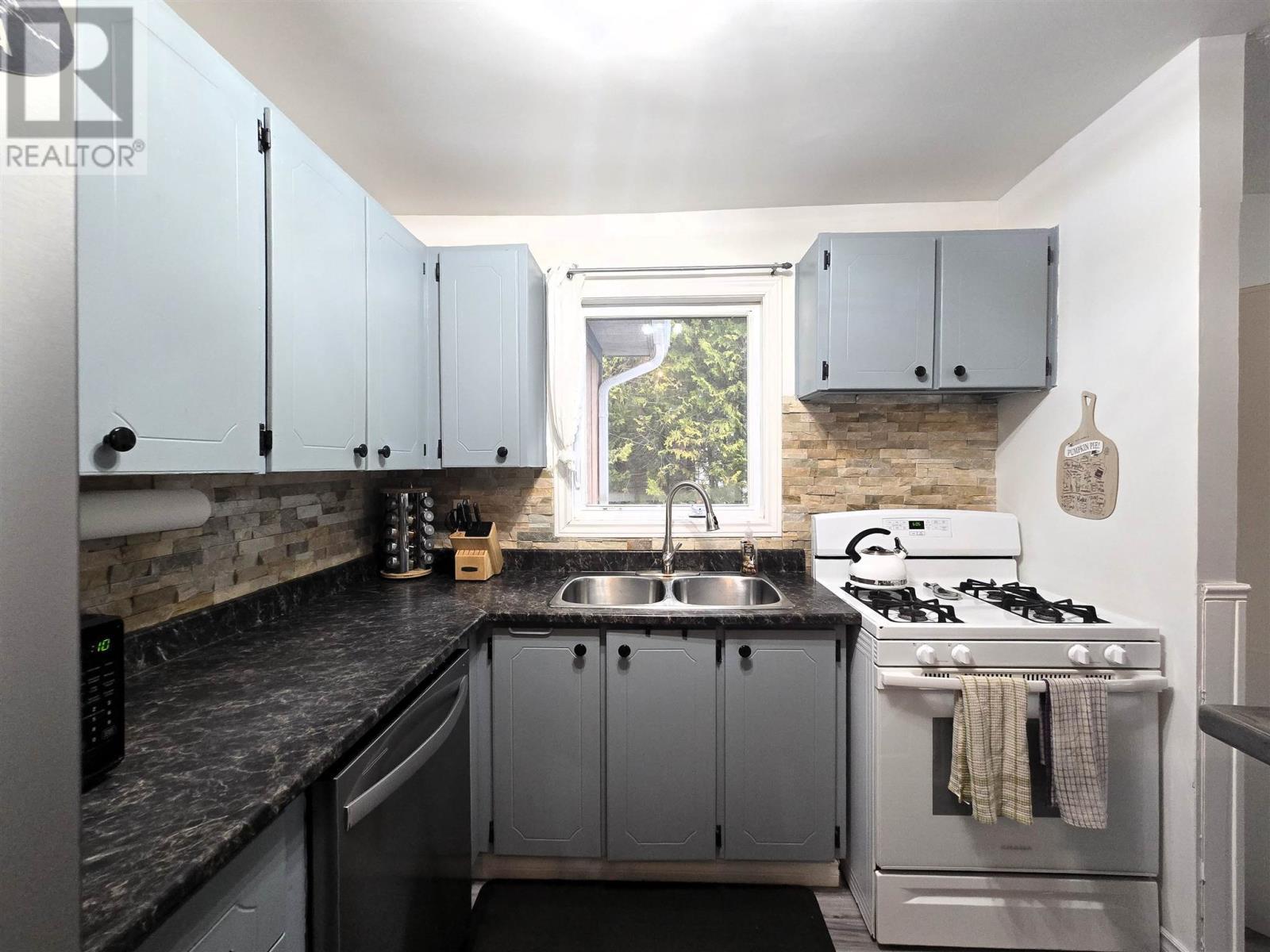 












135 Youngfox RD

,
Blind River,




Ontario
P0R1B0

