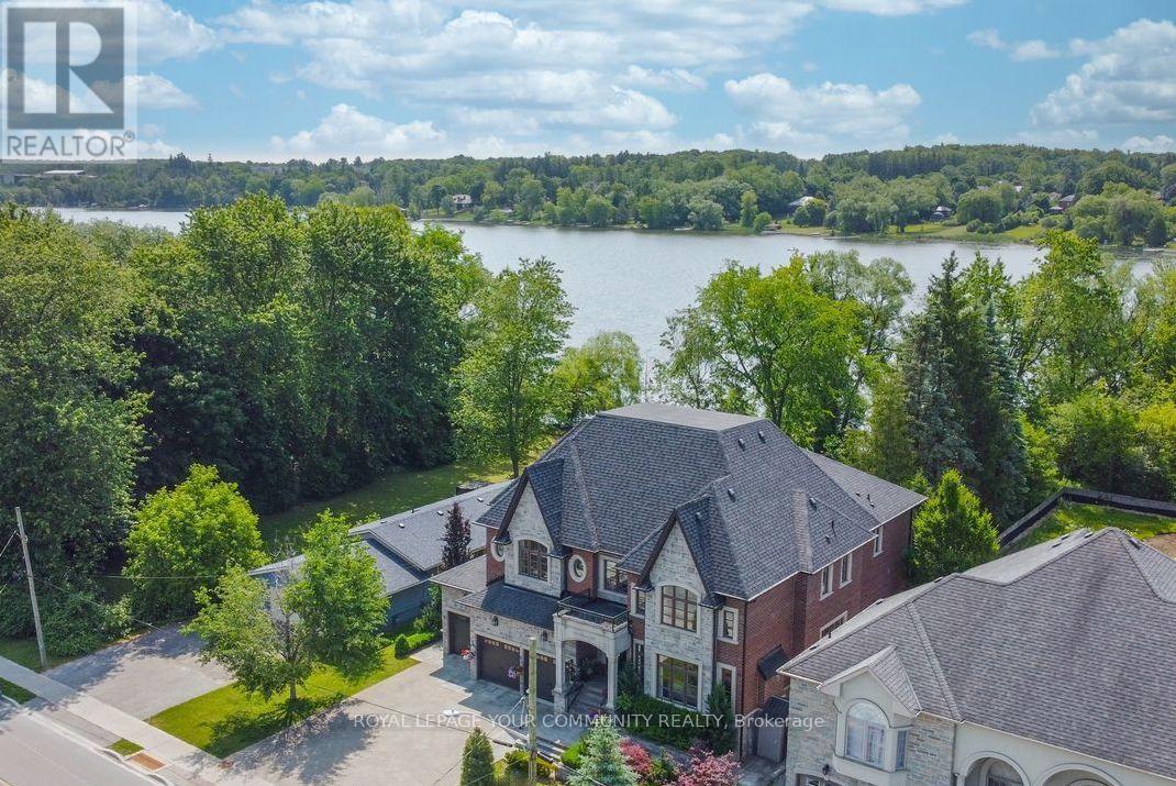 












173 LAKELAND CRESCENT

,
Richmond Hill,




Ontario
L4E3A4

