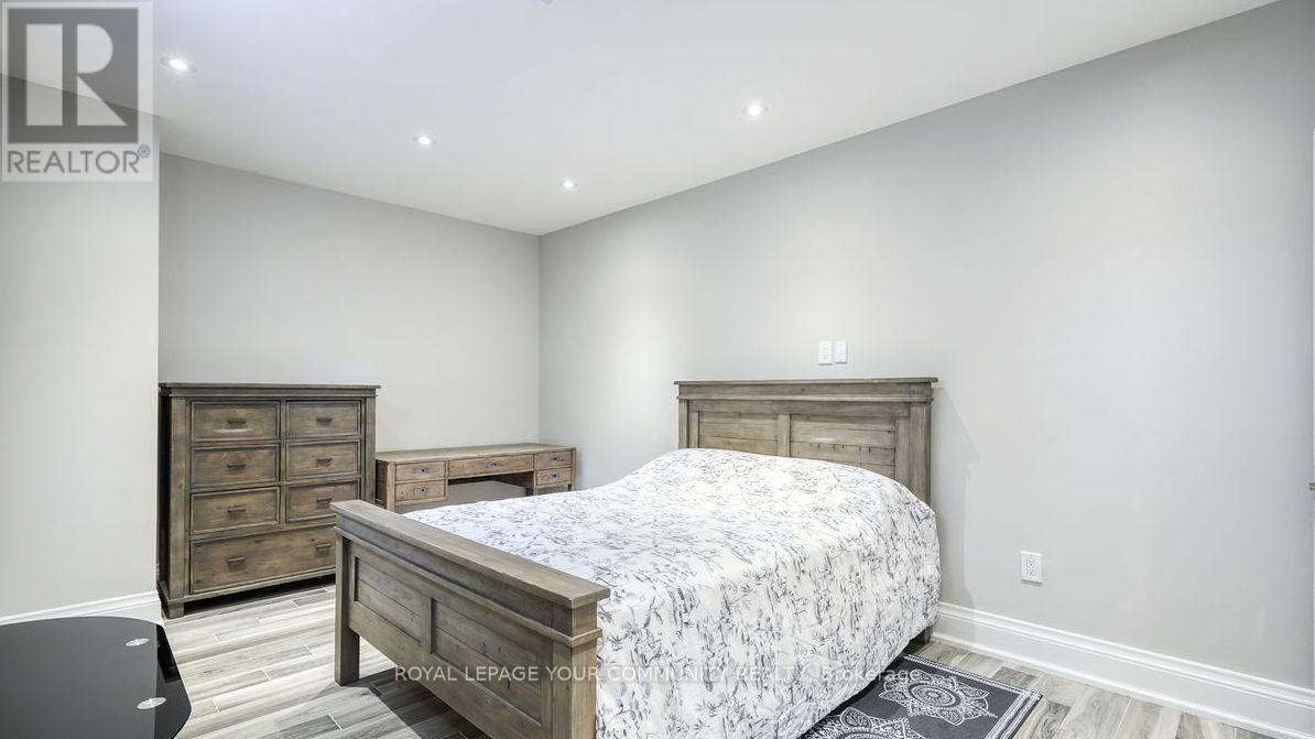 












173 LAKELAND CRESCENT

,
Richmond Hill,




Ontario
L4E3A4

