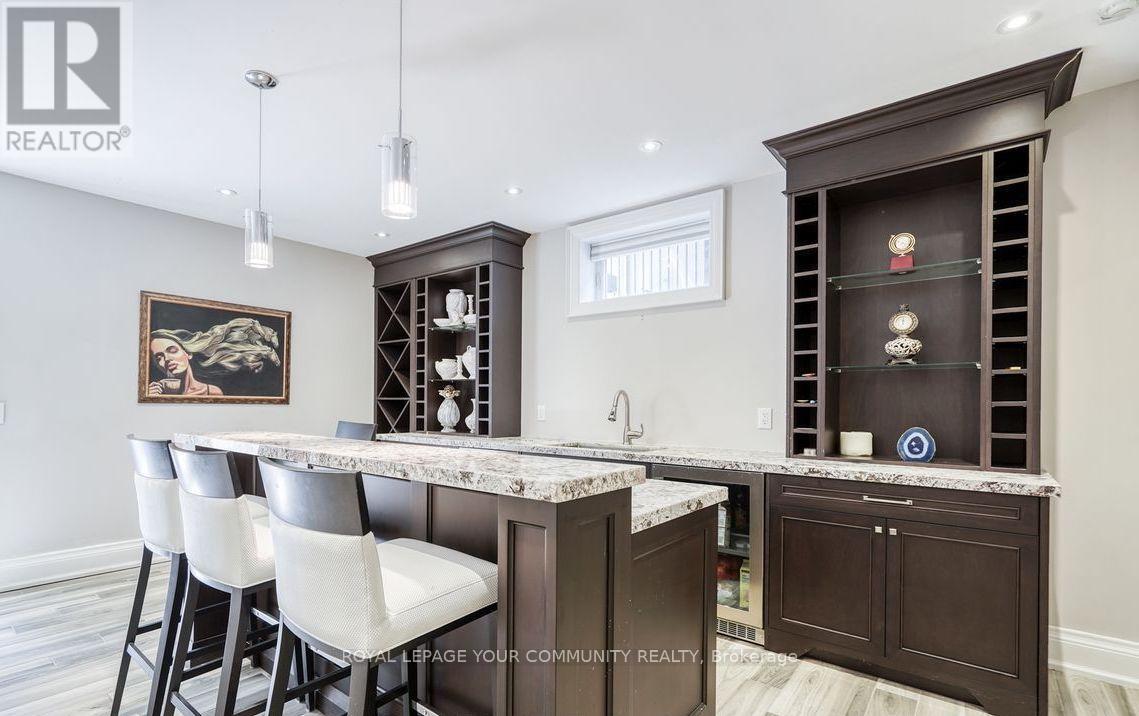 












173 LAKELAND CRESCENT

,
Richmond Hill,




Ontario
L4E3A4

