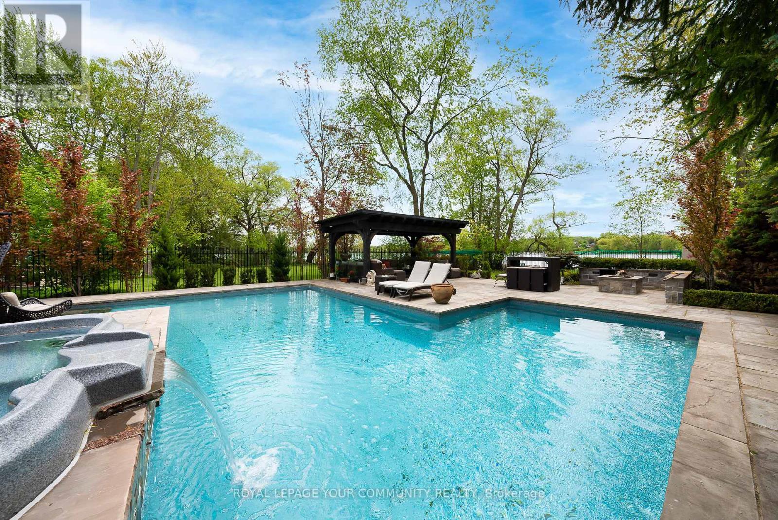 












173 LAKELAND CRESCENT

,
Richmond Hill,




Ontario
L4E3A4

