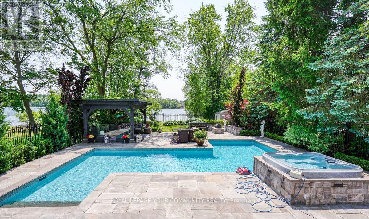 












173 LAKELAND CRESCENT

,
Richmond Hill,




Ontario
L4E3A4

