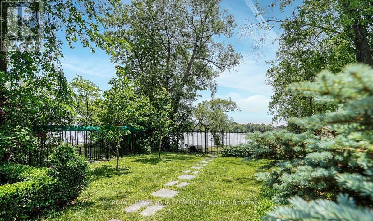 












173 LAKELAND CRESCENT

,
Richmond Hill,




Ontario
L4E3A4

