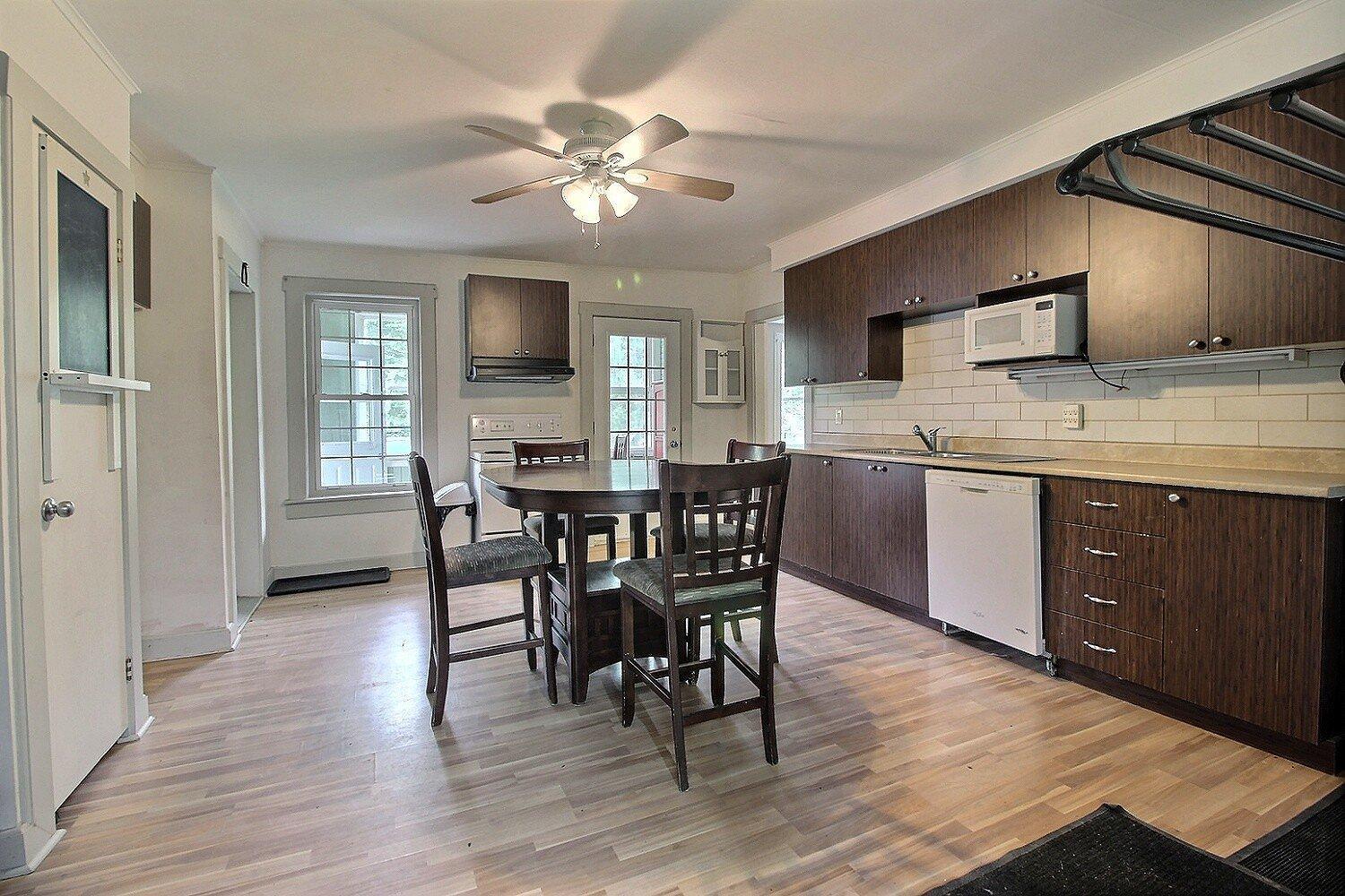 









900

 - 906


Rue Clough

,
Ayer's Cliff,




QC
J0B1C0

