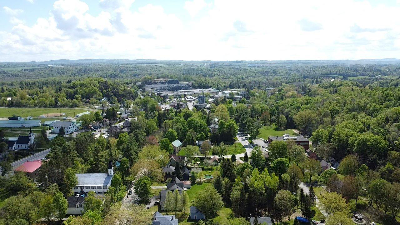 









900

 - 906


Rue Clough

,
Ayer's Cliff,




QC
J0B1C0

