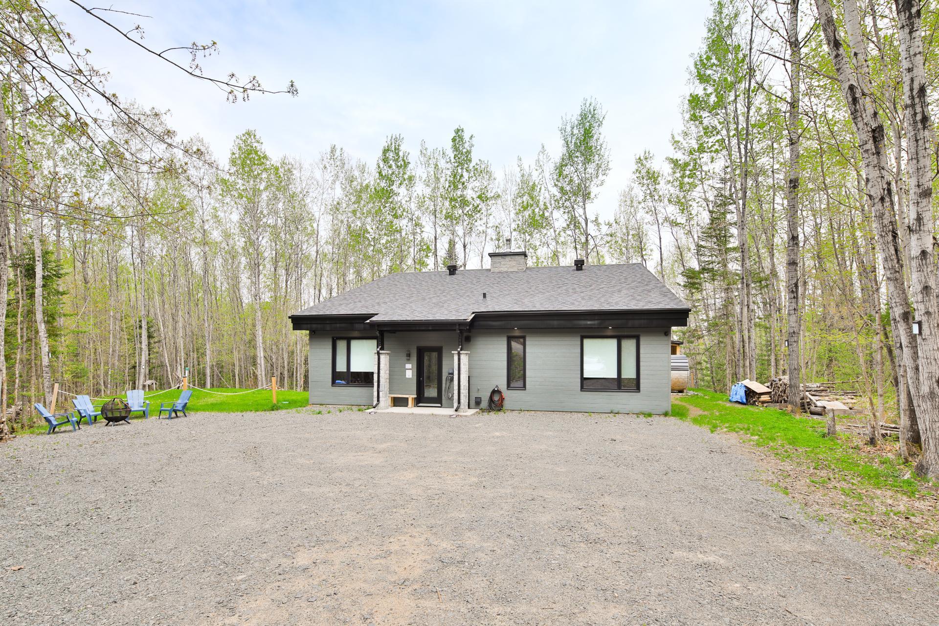 









70


Mtée de la Source

,
Saint-Alexis-des-Monts,




QC
J0K1V0

