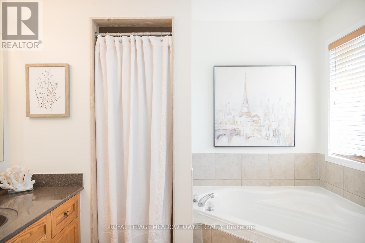 












1014 COOPER AVENUE

,
Milton,




Ontario
L9T5W7

