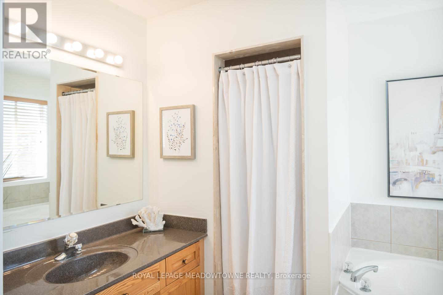 












1014 COOPER AVENUE

,
Milton,




Ontario
L9T5W7

