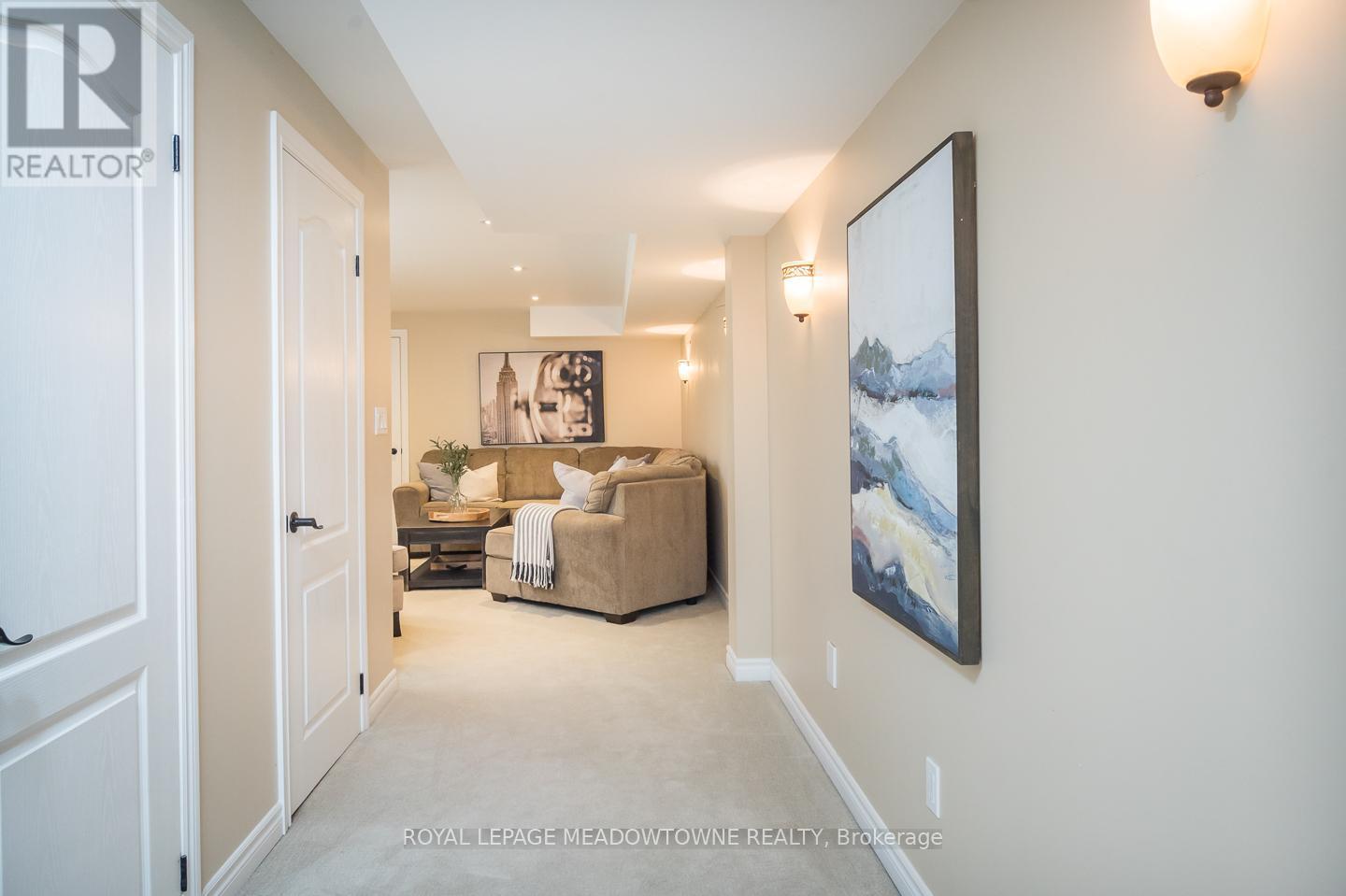 












1014 COOPER AVENUE

,
Milton,




Ontario
L9T5W7

