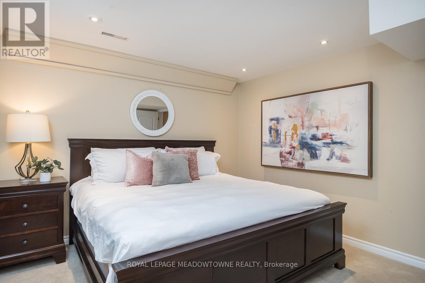 












1014 COOPER AVENUE

,
Milton,




Ontario
L9T5W7

