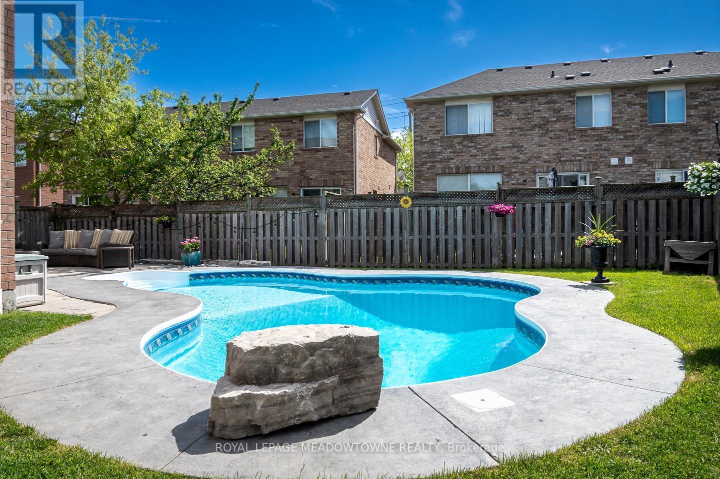 












1014 COOPER AVENUE

,
Milton,




Ontario
L9T5W7

