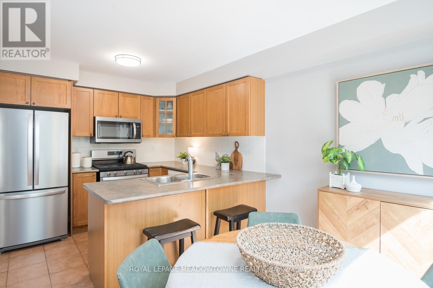 












1014 COOPER AVENUE

,
Milton,




Ontario
L9T5W7

