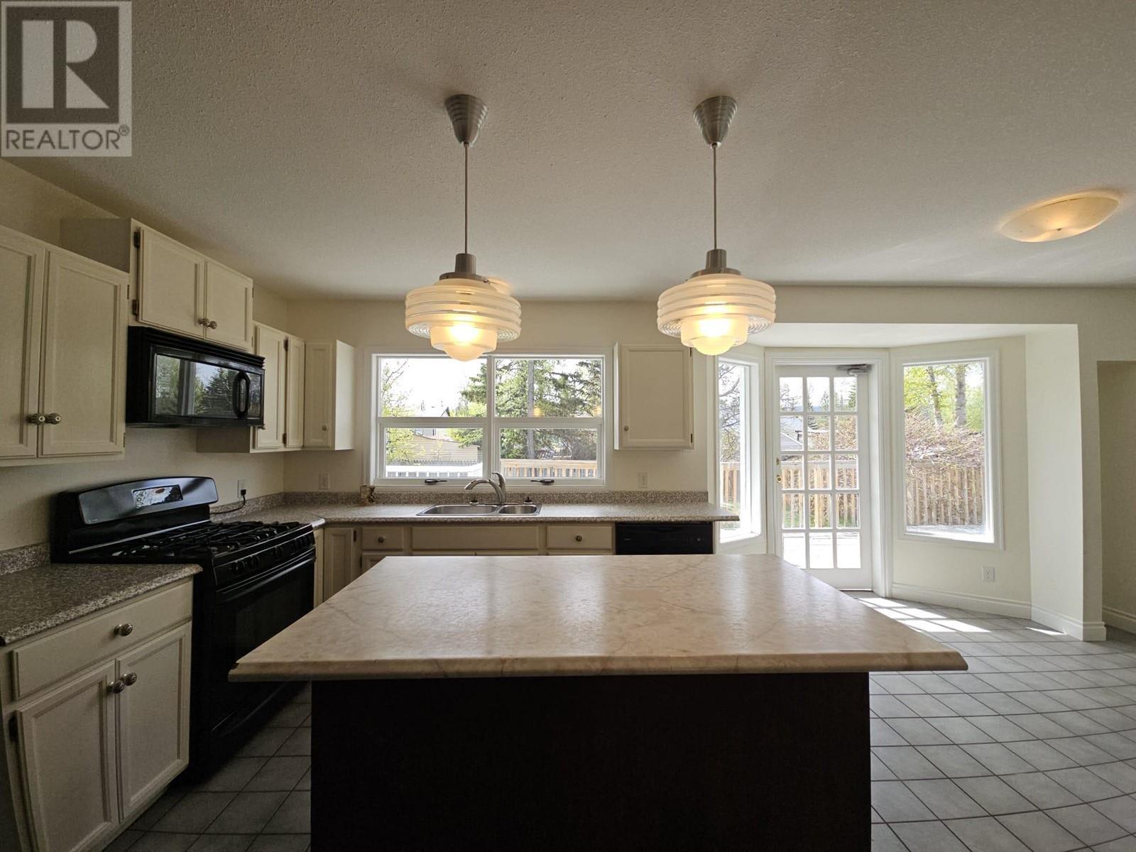 












128 Chamberlain Crescent

,
Tumbler Ridge,




British Columbia
V0C2W0

