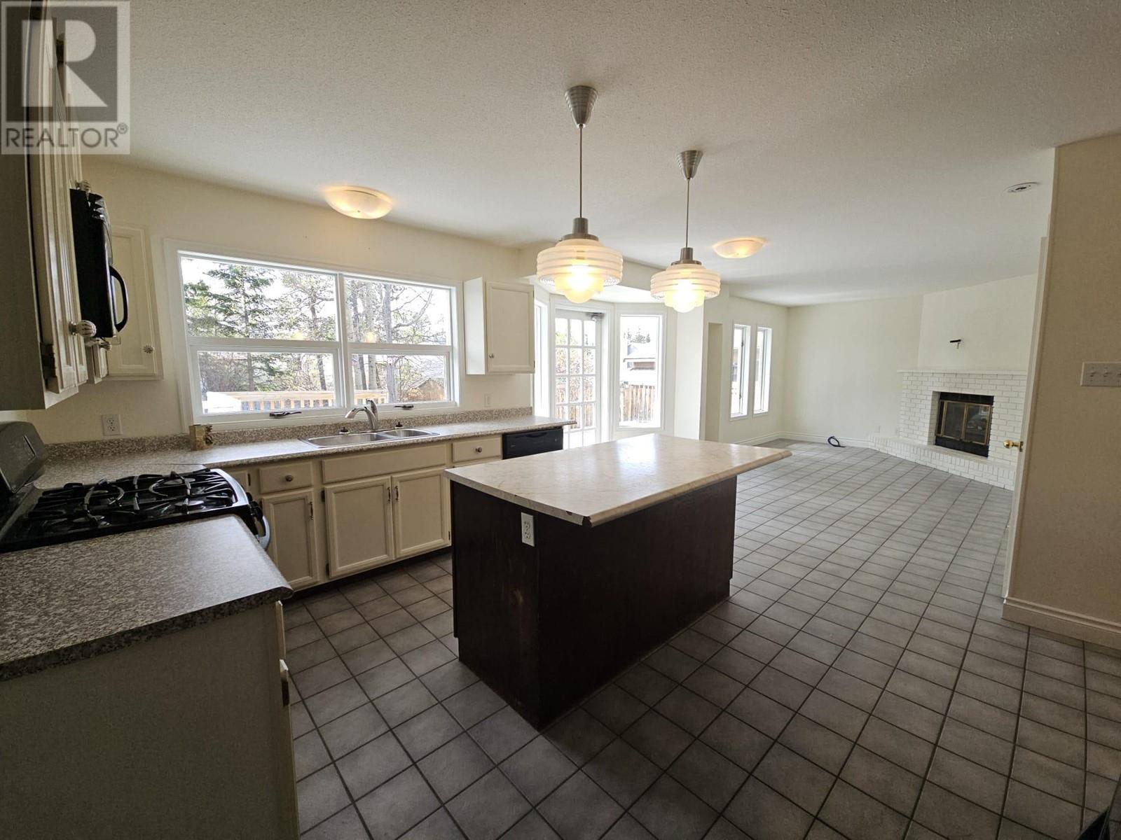 












128 Chamberlain Crescent

,
Tumbler Ridge,




British Columbia
V0C2W0

