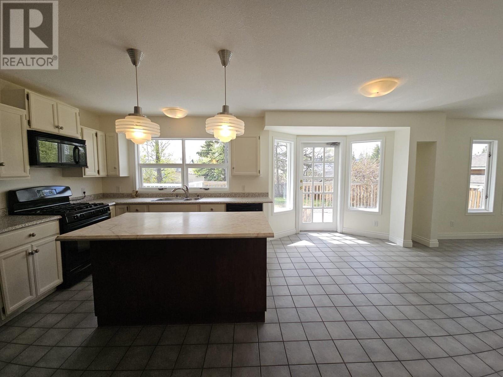 












128 Chamberlain Crescent

,
Tumbler Ridge,




British Columbia
V0C2W0

