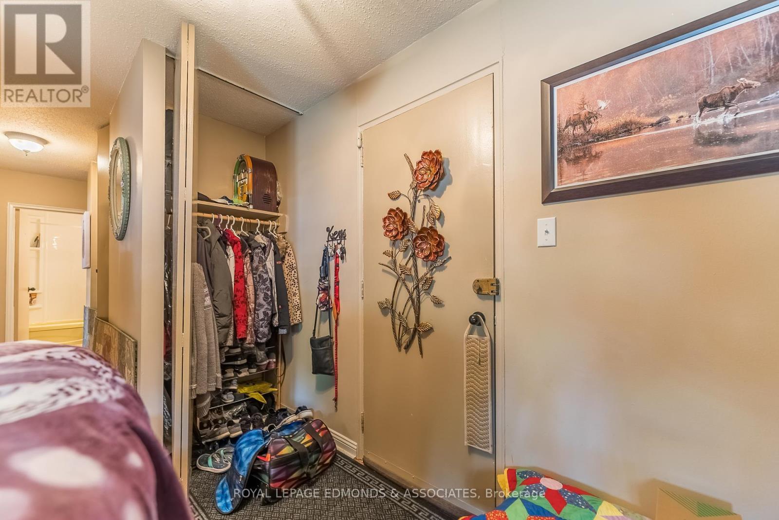 












42A HURON STREET

,
Deep River,




Ontario
K0J1P0

