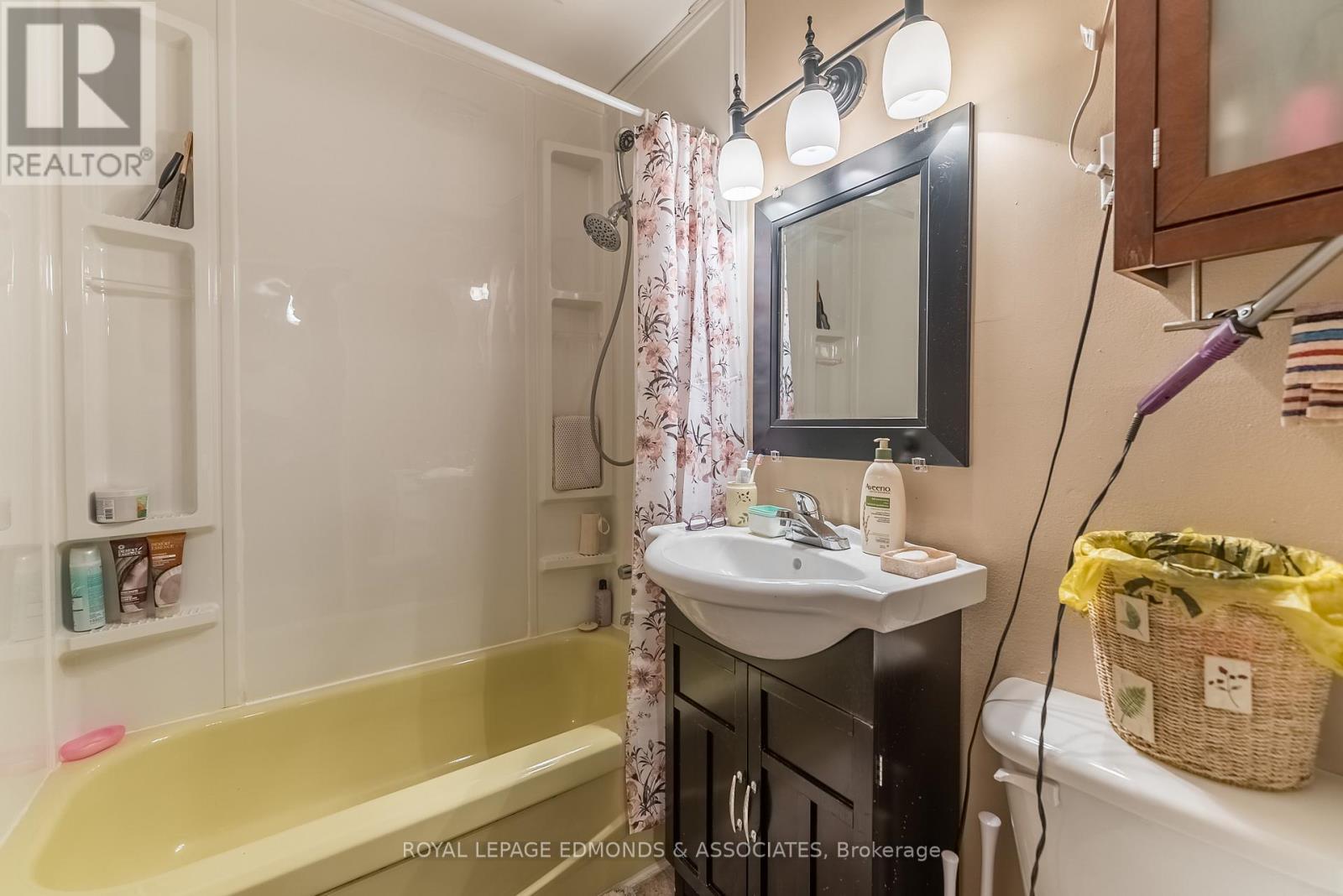 












42A HURON STREET

,
Deep River,




Ontario
K0J1P0

