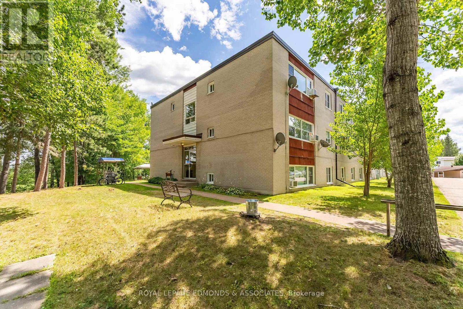 












42A HURON STREET

,
Deep River,




Ontario
K0J1P0

