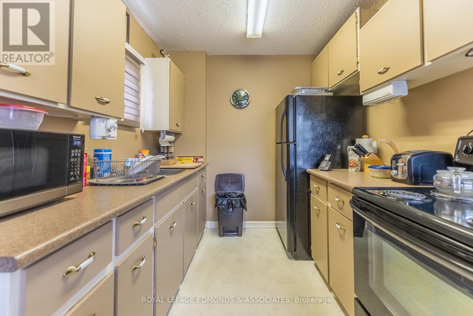 












42A HURON STREET

,
Deep River,




Ontario
K0J1P0

