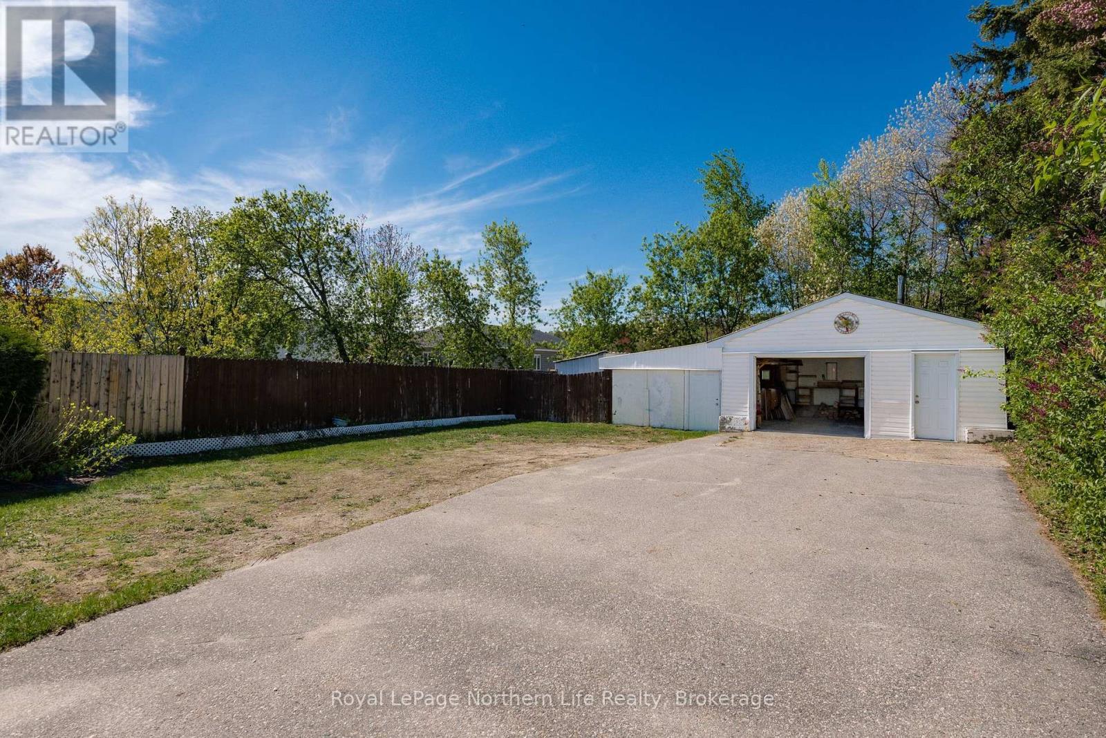 












172 MORLAND AVENUE

,
North Bay (Widdifield),




Ontario
P1B7R9

