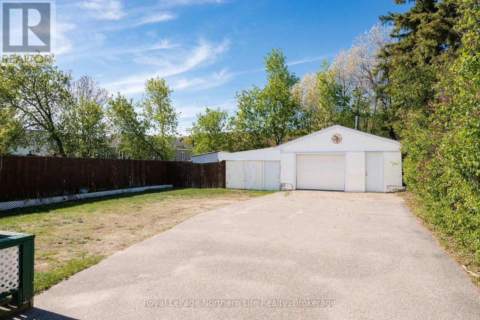 












172 MORLAND AVENUE

,
North Bay (Widdifield),




Ontario
P1B7R9

