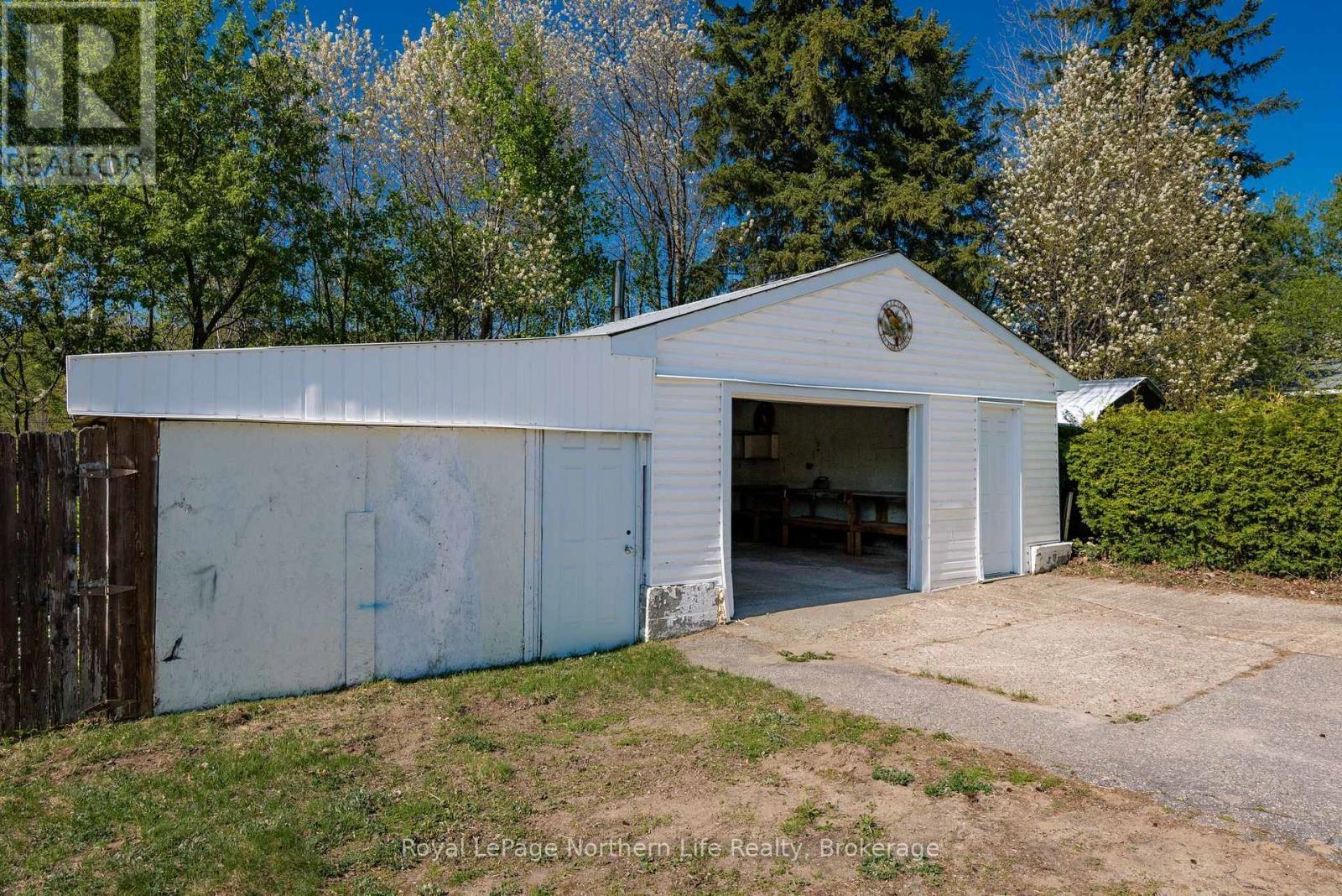 












172 MORLAND AVENUE

,
North Bay (Widdifield),




Ontario
P1B7R9

