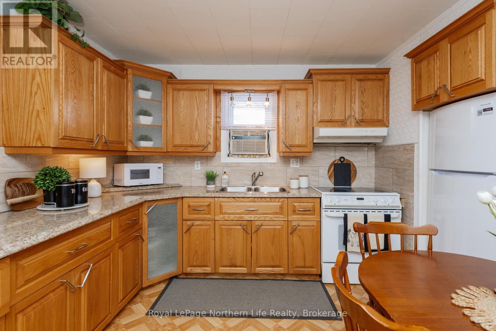 












172 MORLAND AVENUE

,
North Bay (Widdifield),




Ontario
P1B7R9

