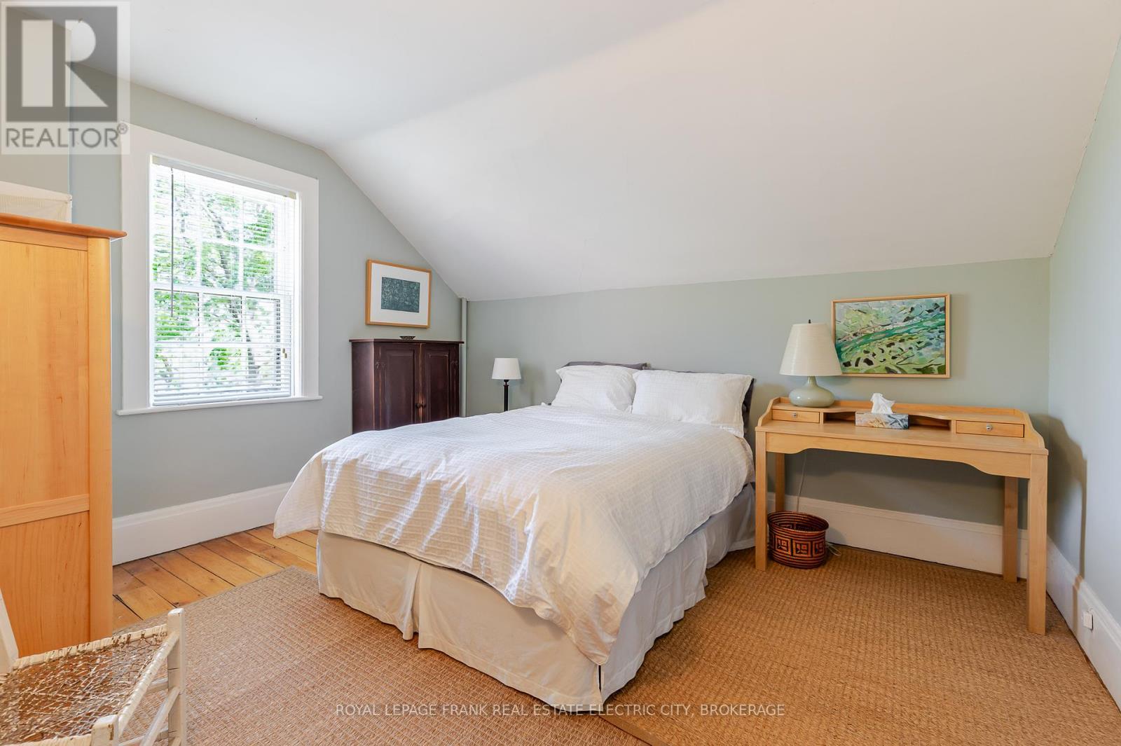 












114 DUBLIN STREET

,
Peterborough (Downtown),




Ontario
K9H3A9

