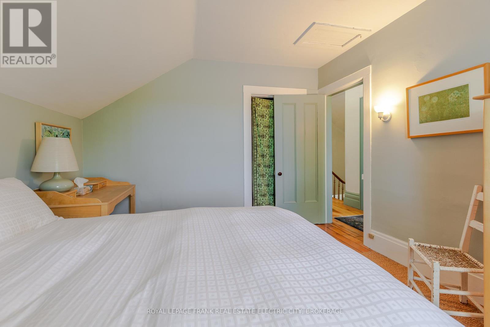 












114 DUBLIN STREET

,
Peterborough (Downtown),




Ontario
K9H3A9

