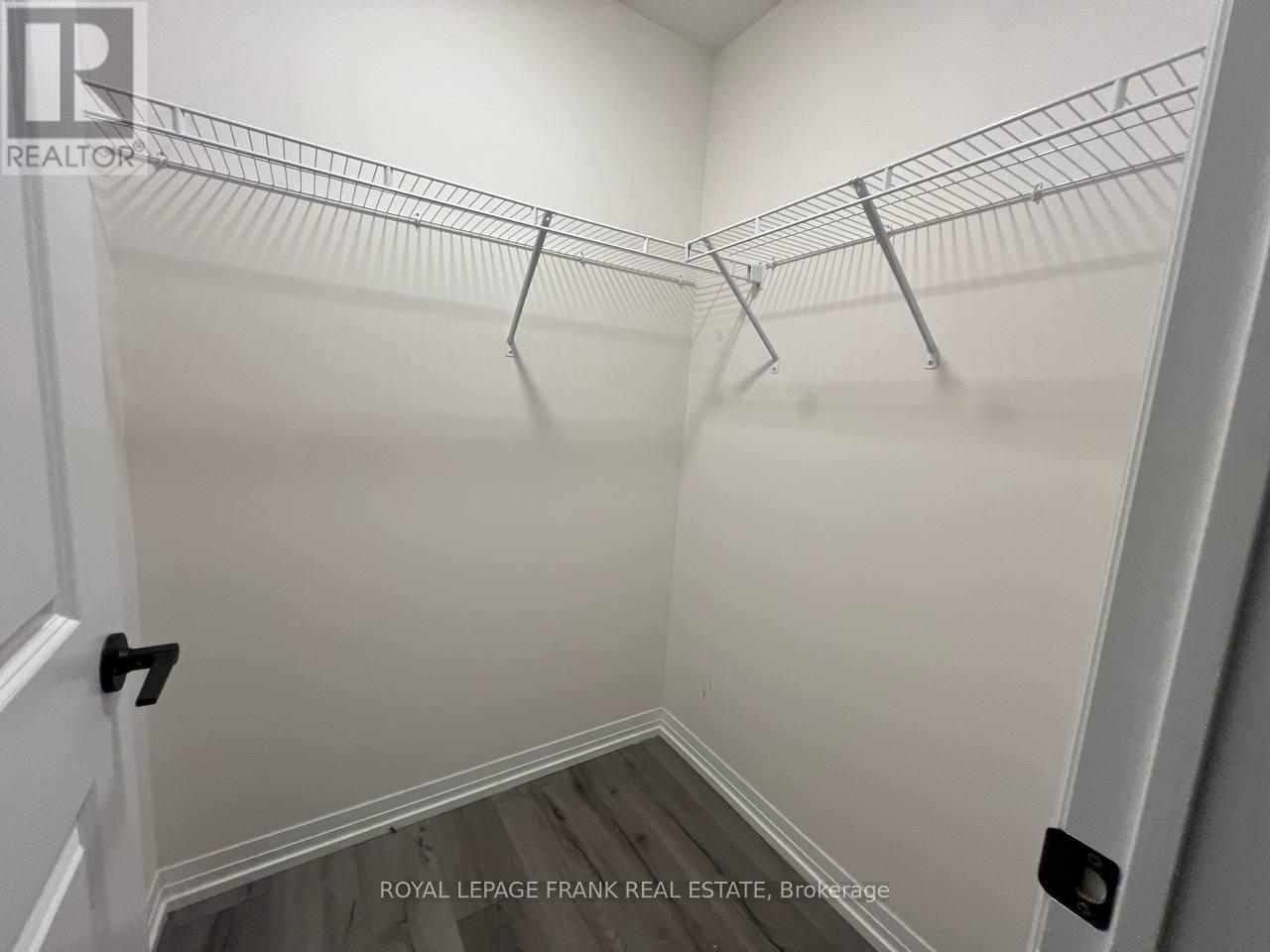 












39 BAVIN STREET

,
Clarington (Bowmanville),




Ontario
L1C7H5

