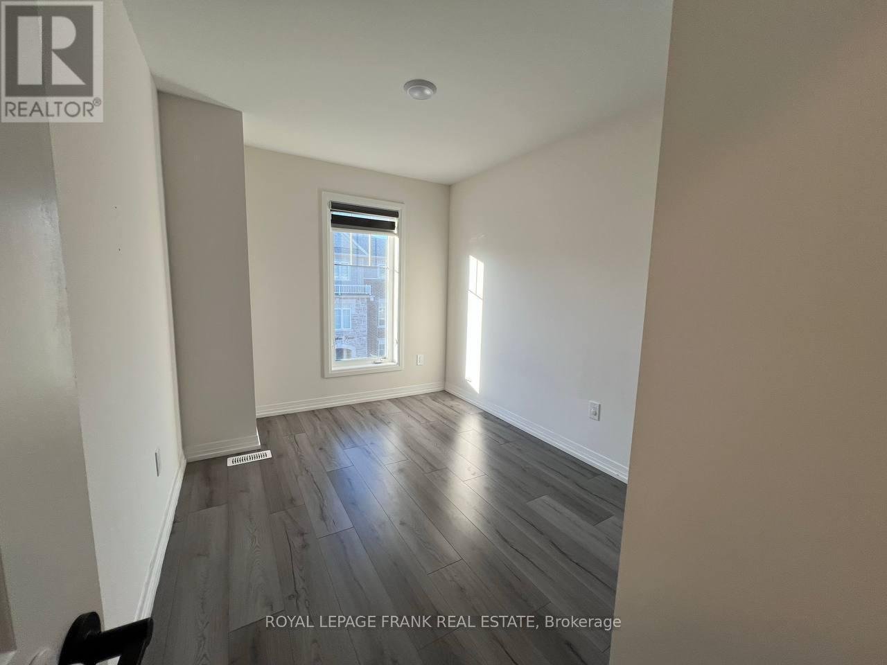 












39 BAVIN STREET

,
Clarington (Bowmanville),




Ontario
L1C7H5

