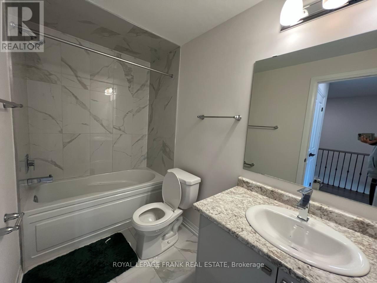 












39 BAVIN STREET

,
Clarington (Bowmanville),




Ontario
L1C7H5

