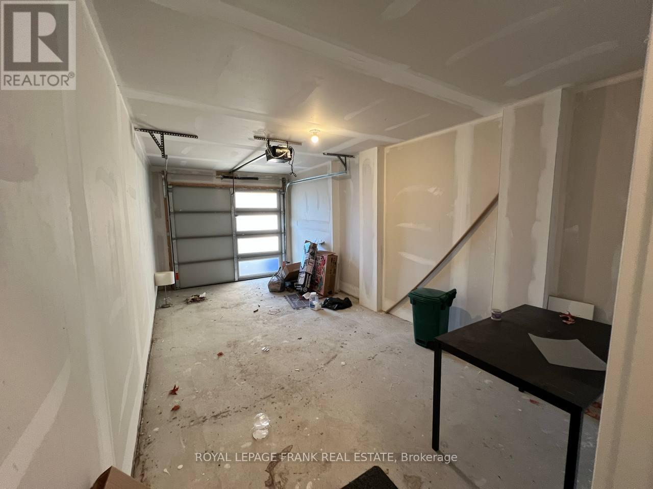 












39 BAVIN STREET

,
Clarington (Bowmanville),




Ontario
L1C7H5

