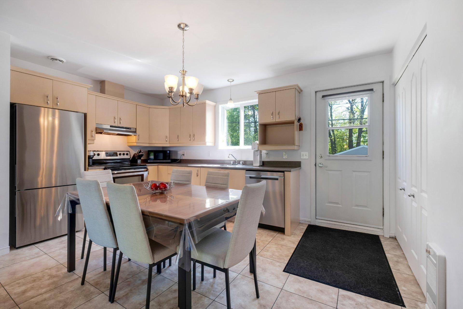 









540

 - 550


Rue des Coquelicots

,
Sherbrooke (Fleurimont),




QC
J1E4E1

