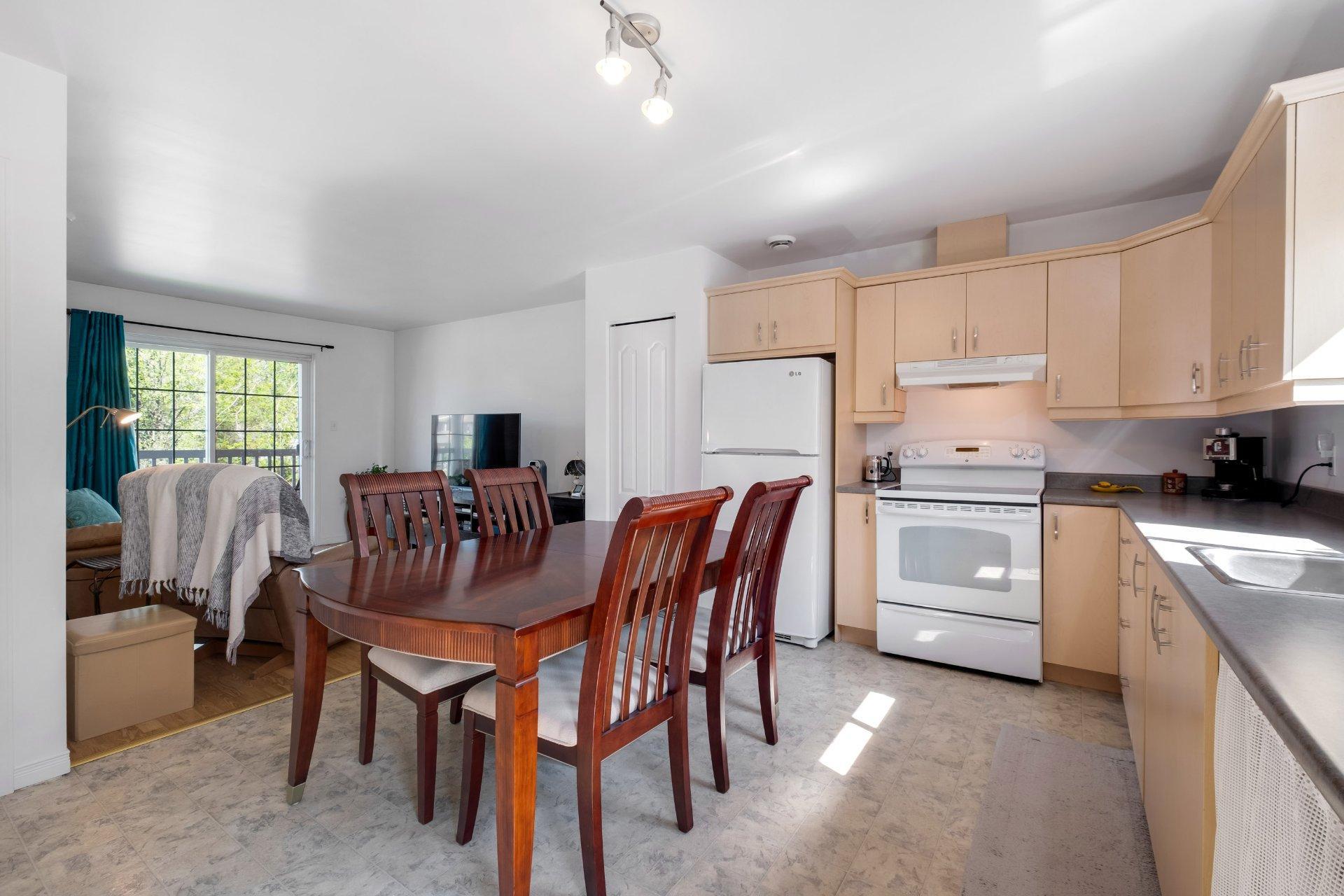 









540

 - 550


Rue des Coquelicots

,
Sherbrooke (Fleurimont),




QC
J1E4E1

