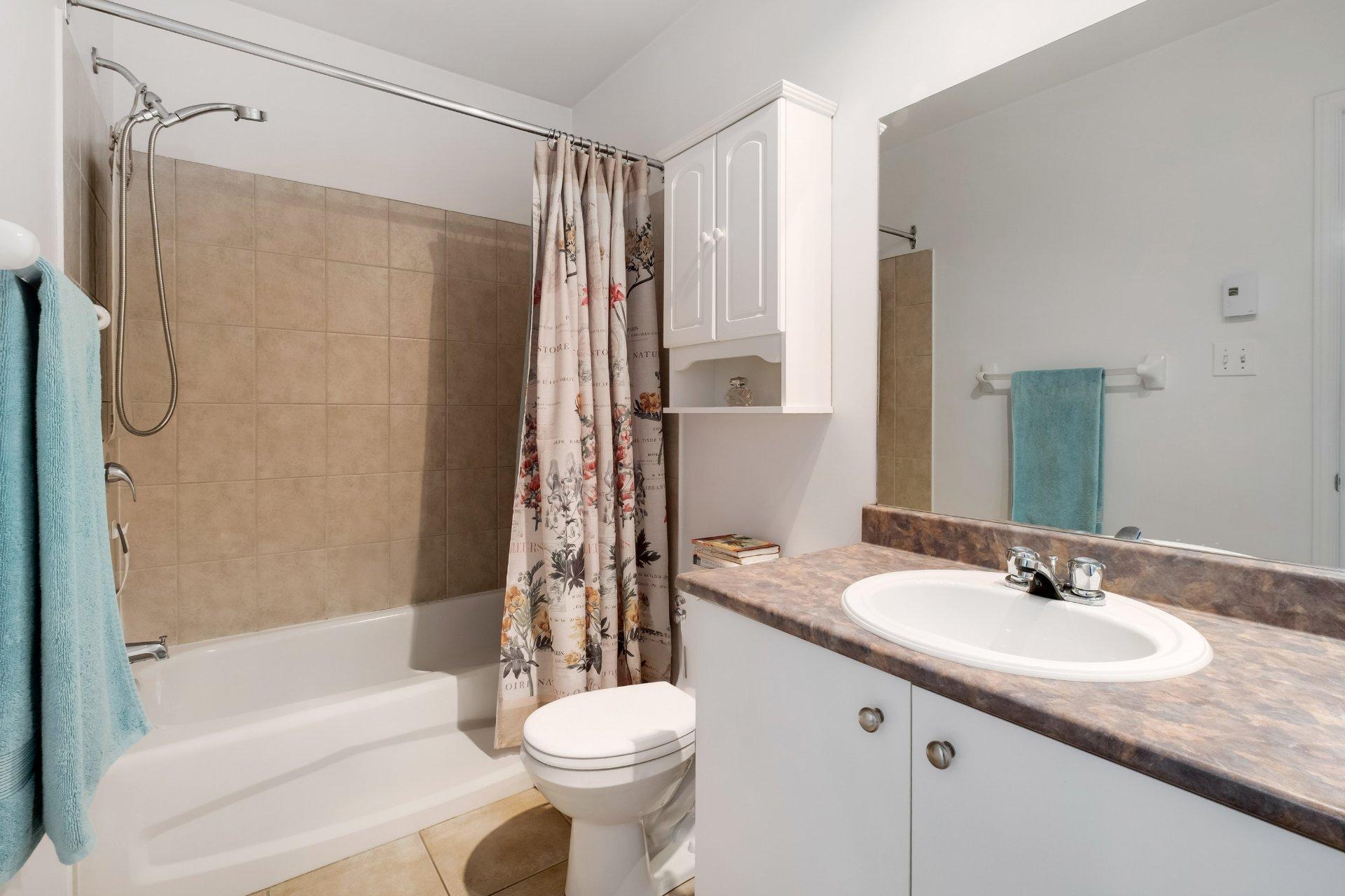 









540

 - 550


Rue des Coquelicots

,
Sherbrooke (Fleurimont),




QC
J1E4E1

