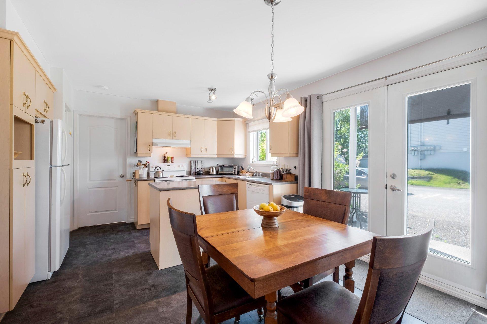 









540

 - 550


Rue des Coquelicots

,
Sherbrooke (Fleurimont),




QC
J1E4E1

