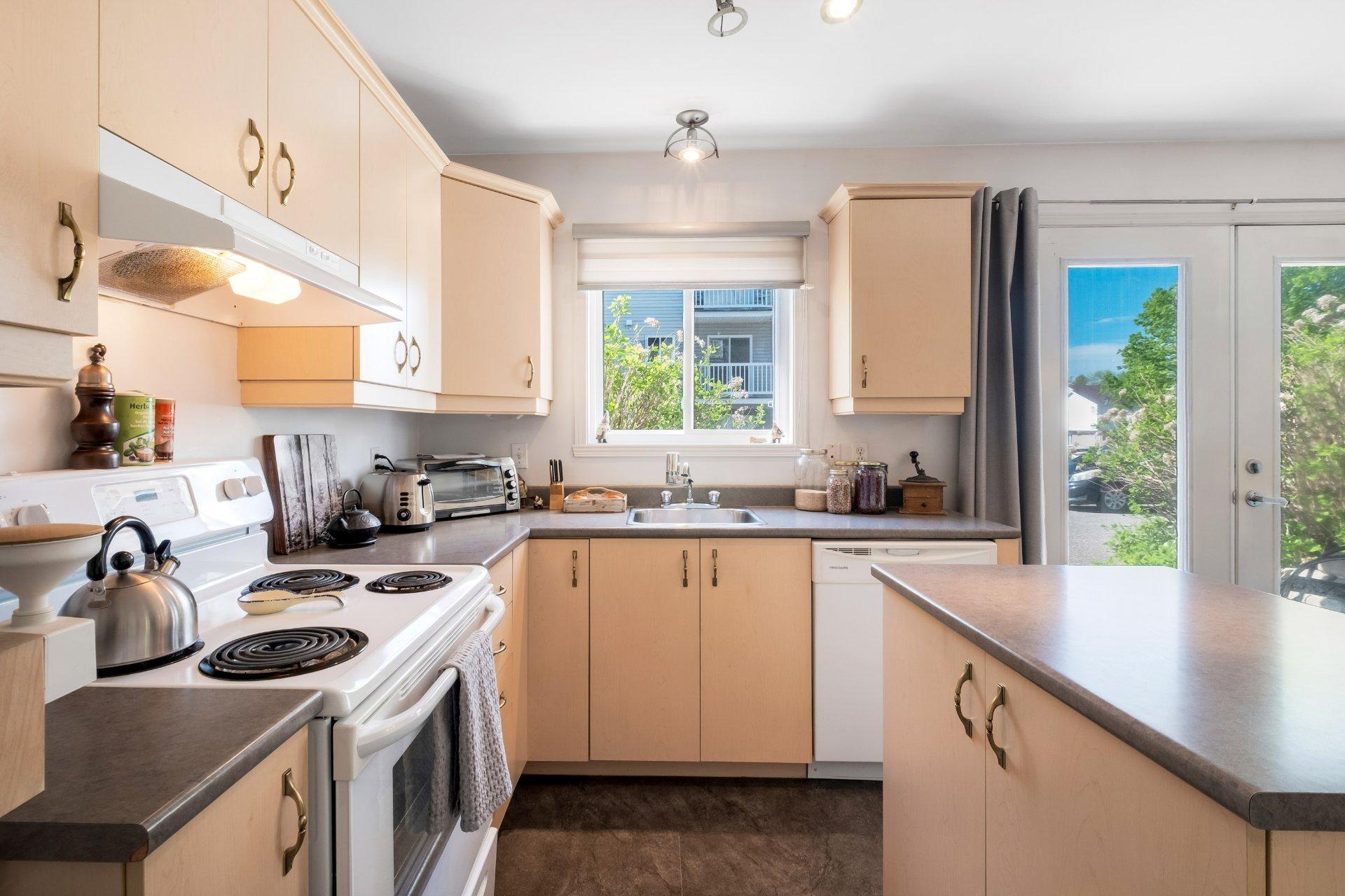 









540

 - 550


Rue des Coquelicots

,
Sherbrooke (Fleurimont),




QC
J1E4E1

