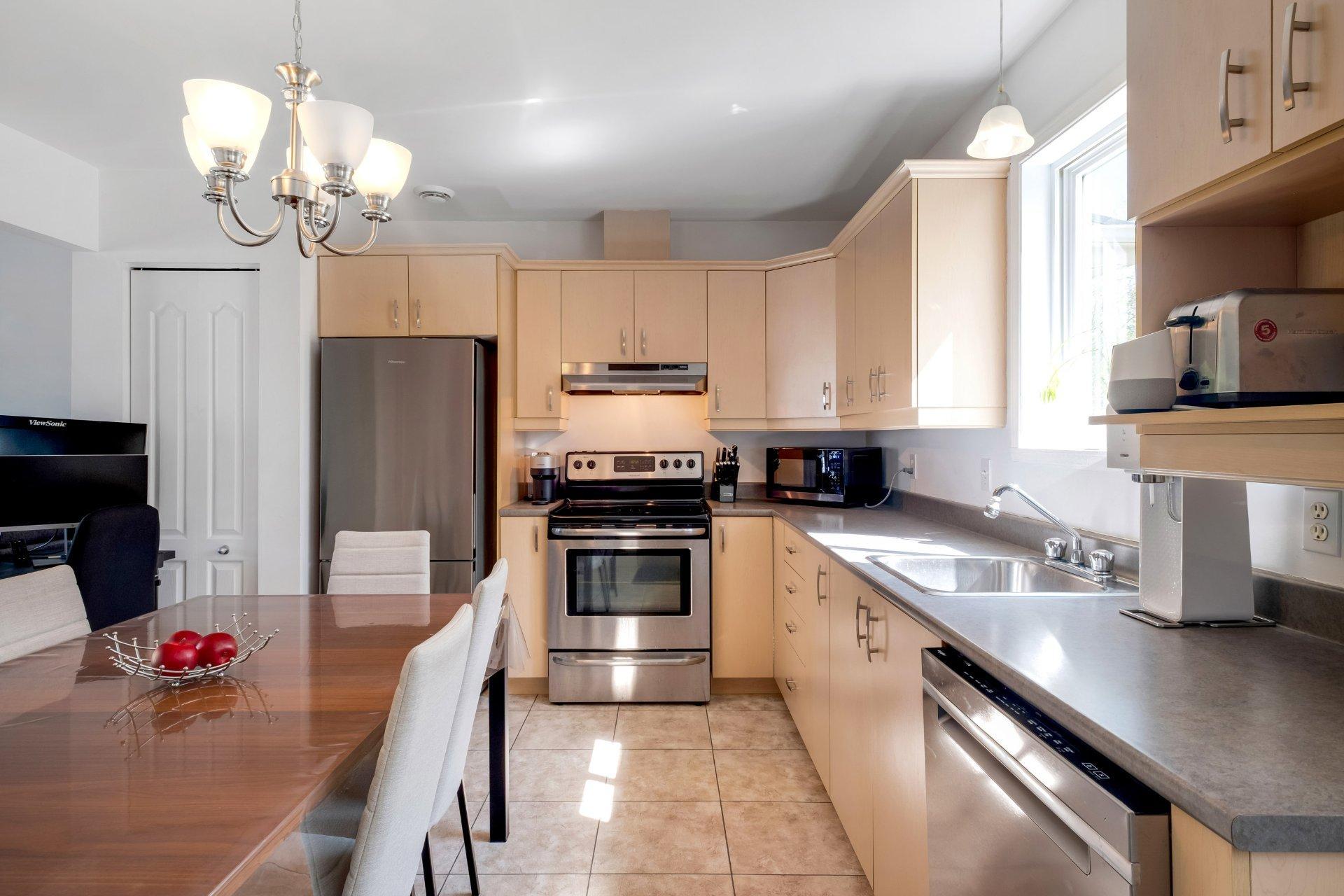 









540

 - 550


Rue des Coquelicots

,
Sherbrooke (Fleurimont),




QC
J1E4E1

