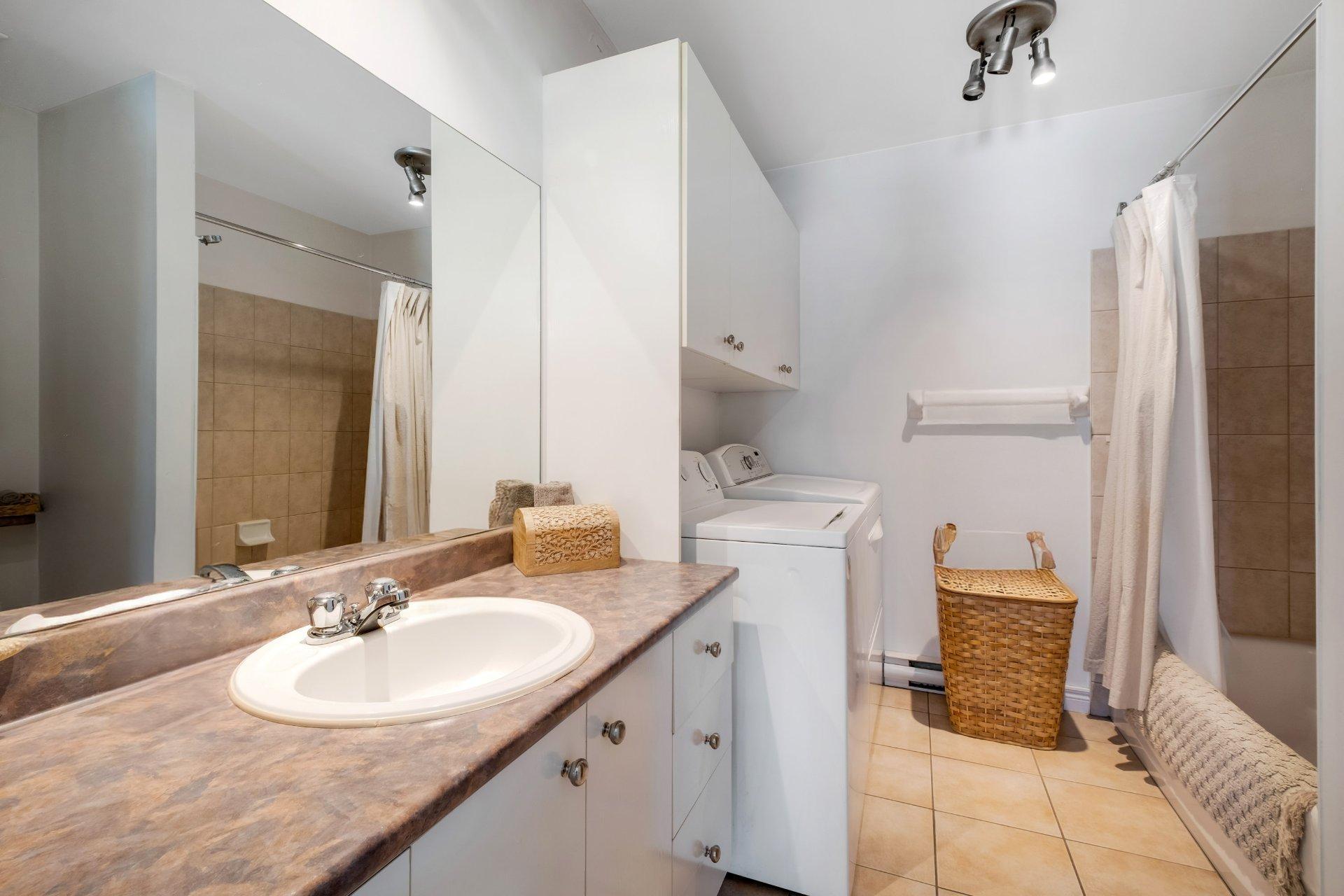 









540

 - 550


Rue des Coquelicots

,
Sherbrooke (Fleurimont),




QC
J1E4E1

