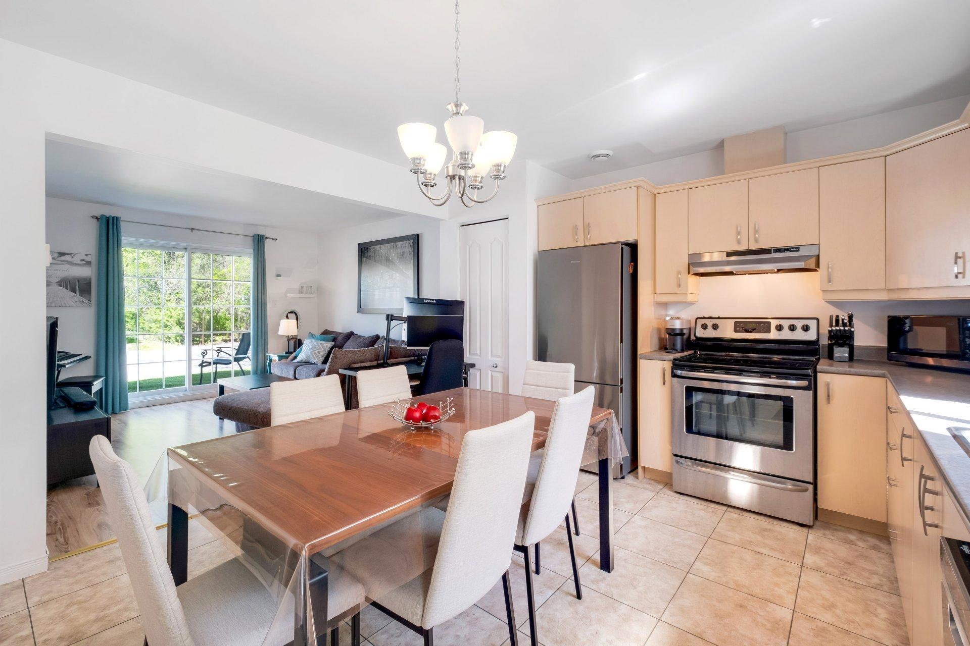 









540

 - 550


Rue des Coquelicots

,
Sherbrooke (Fleurimont),




QC
J1E4E1

