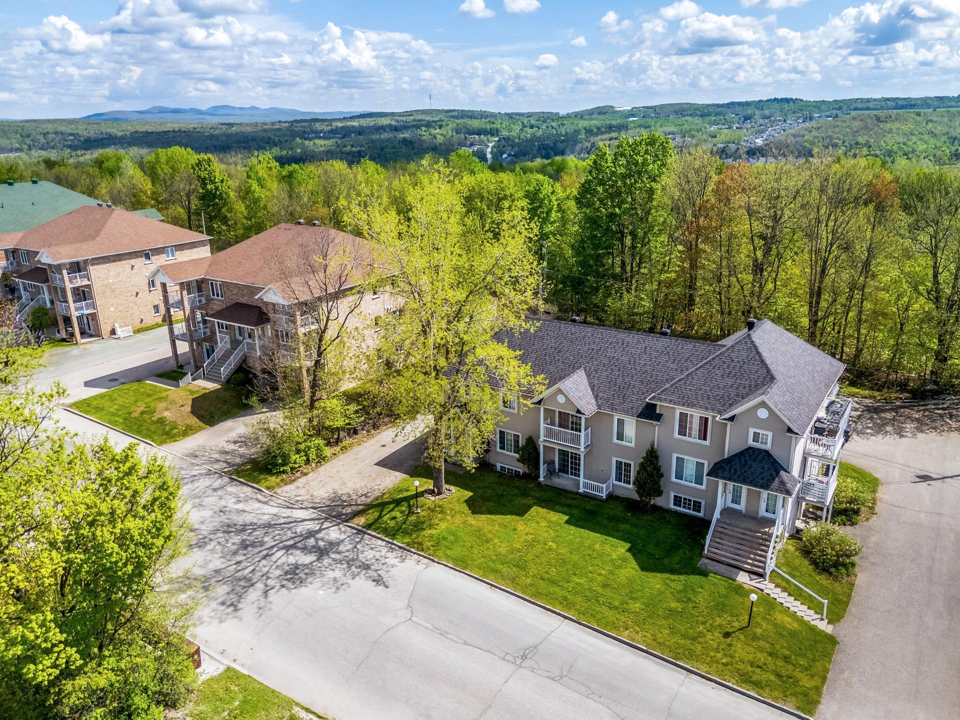 









540

 - 550


Rue des Coquelicots

,
Sherbrooke (Fleurimont),




QC
J1E4E1

