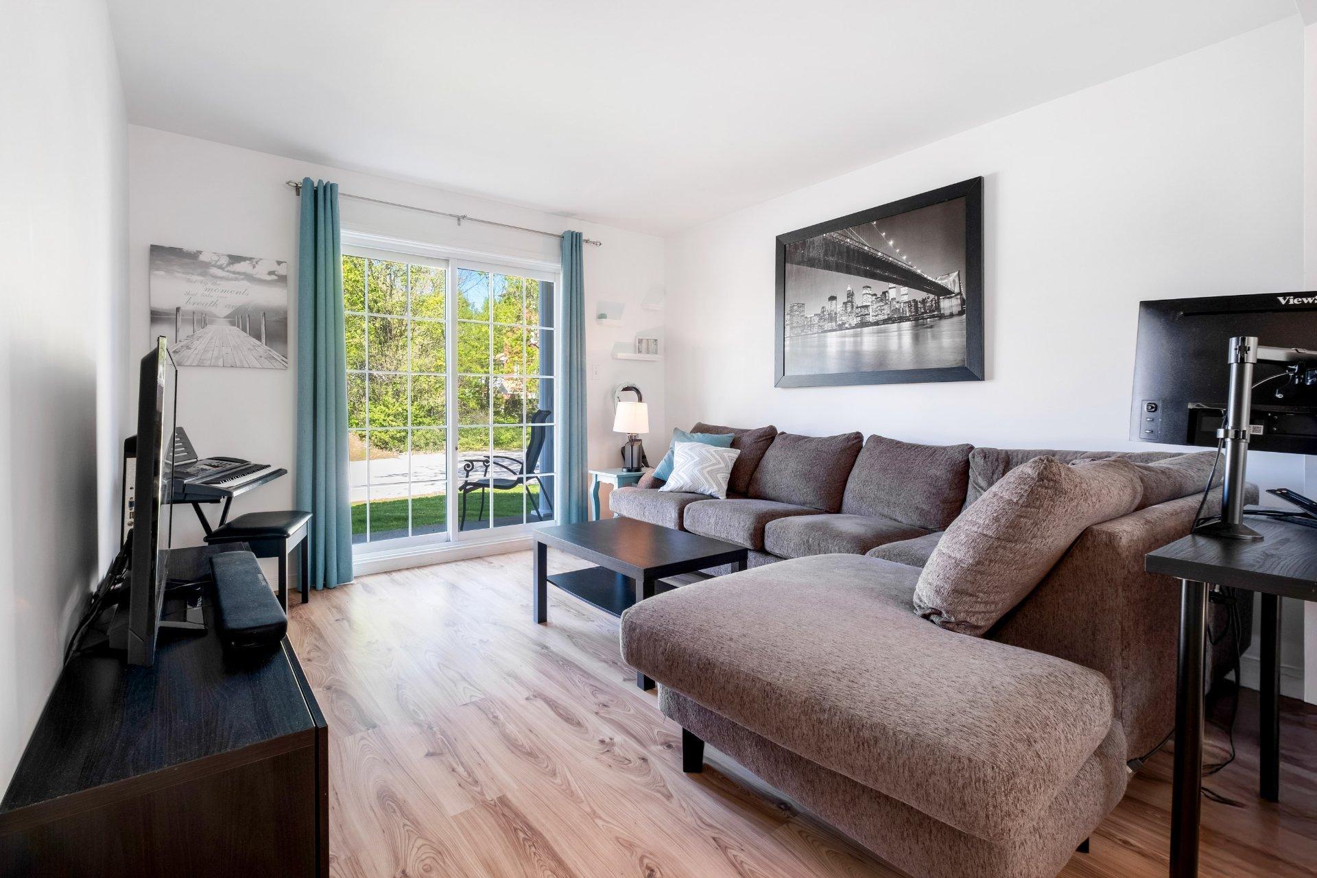 









540

 - 550


Rue des Coquelicots

,
Sherbrooke (Fleurimont),




QC
J1E4E1

